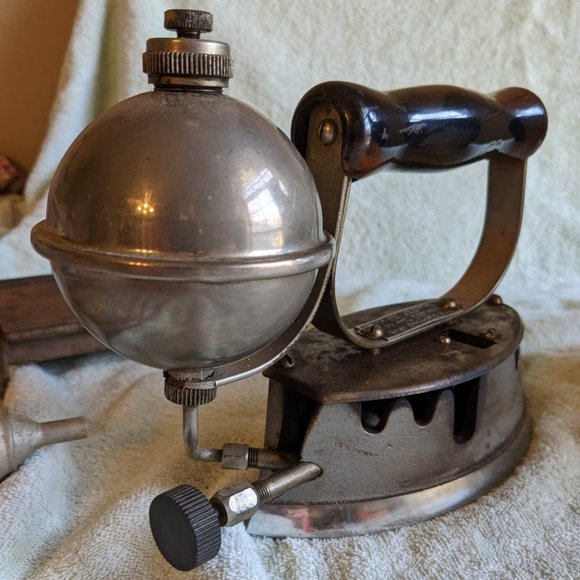 1930 Antique Gas Powered Iron Diamond Akron Lamp Mfg Co with Accessories Rare - Picture 3 of 13